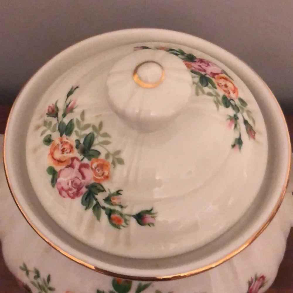 Ceramic Teapot with Roses - Picture 3 of 5